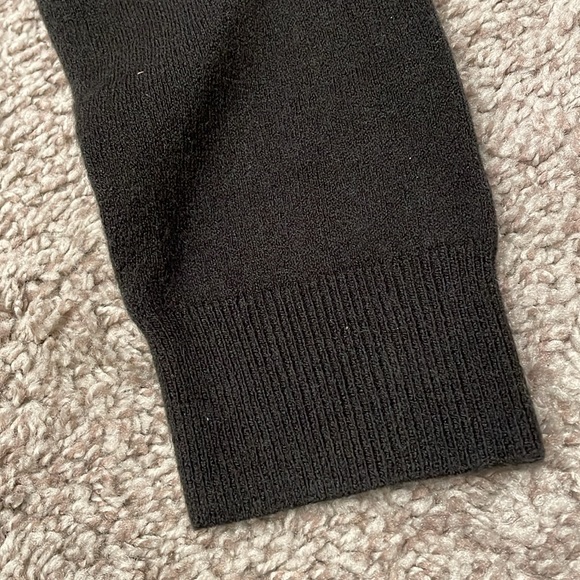 New York & Co Sweater - Picture 6 of 6